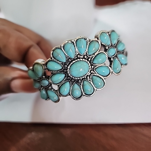 Turquoise and silver plated cuff bracelet - Picture 3 of 6